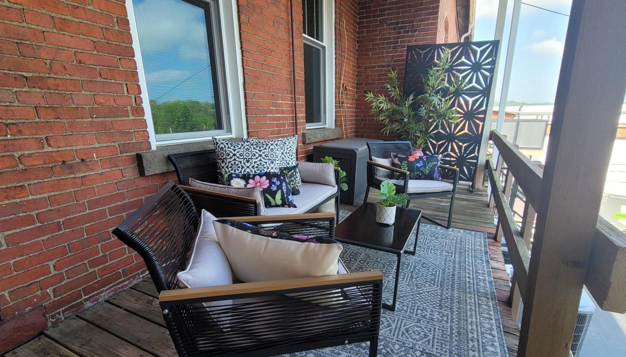 Chic Dowtown Escape-Walk To Shops & Dining - Oh Amish Country Millersburg Zewnętrze zdjęcie